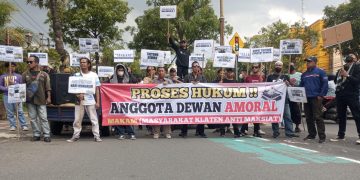 Duh, Pak Dewan! Gara-Gara Selingkuh, Warga Geruduk DPRD Klaten!