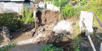 Jembatan Babadan Ambruk, Air Sungai Datang Bukan Buat Ngasih Hoki, Tapi Bikin Ngeri