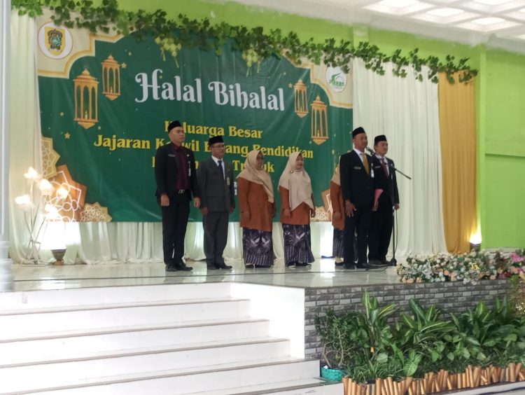 Halal Bi Halal di Trucuk: Dari Salam-Salaman Sampai Sikat Gadgetan