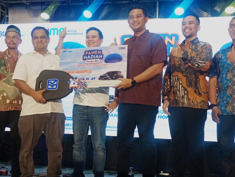 BRI Gelar Panen Hadiah Simpedes di Klaten: Gareng Bingung, Petruk Terharu, Rakyat Nyeletuk, “Tabunganku Isih Kudu Nambah Rp 20 Ribu Menek Bus!”