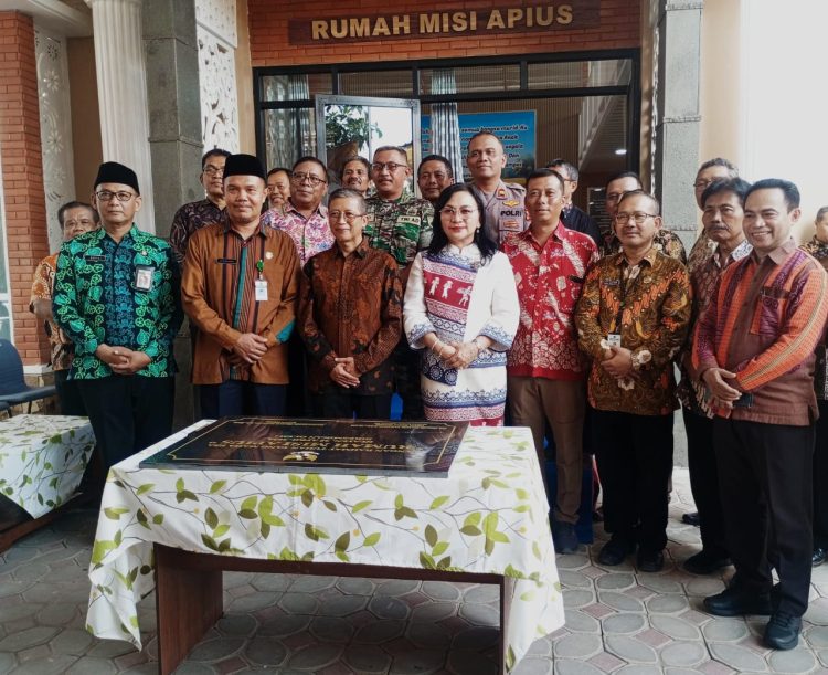 Gareng & Petruk di Rumah Misi Apius: Antara Pita, Prasasti, dan Pencerahan di Tengah Sawah Klaten