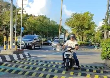 Polisi Tidur Berjejer di Klaten: Netizen Heboh, Kendaraan Pun Senam Lantai!