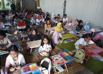 Gareng Petruk Liputan Khusus: Mewarnai Masa Depan, Bukan Cuma Kertas!  Lomba Mewarnai Piala Bupati: Meningkatkan Kreativitas dan Percaya Diri Anak, Tapi Jangan Lupa, Pewarna Itu Mahal Lho, Pak!