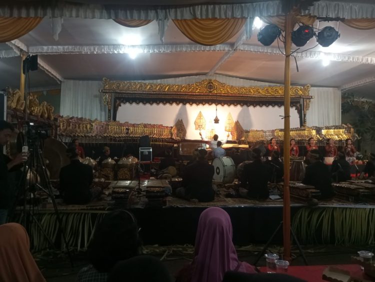 Desa Kranggan Nggedabrus! Kirab 1000 Meter dan Wayang Semalam Suntuk Demi Menjaga Tradisi Pandai Besi