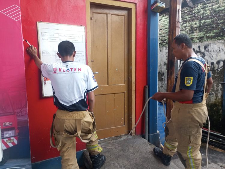 Damkar Klaten Latihan, Biar Nggak Cuma Siram Tapi Juga Sigap – Dari Api Sampai Aksi!