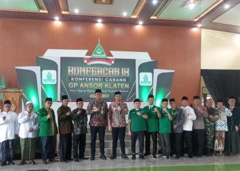 Judul: “Konfercab GP Ansor Klaten: Bupati Hadir, Pemuda Bergerak, Rakyat Menunggu Hasilnya (Sambil Ngopi)”