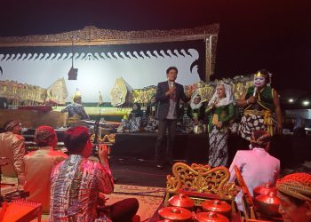 Bersih Desa Rasa Senayan: Pak Didik Haryadi Nonton Wayang, Jalan Menuju DPR Ternyata Lewat Dukuh Jaten!