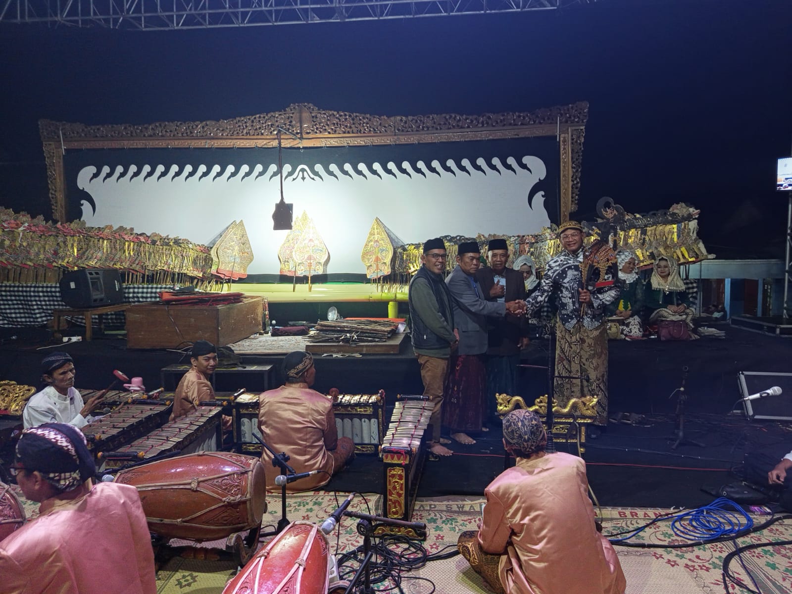 Didik Haryadi di acara Pagelaran Wayang Foto:Ist/garengpetruk.com