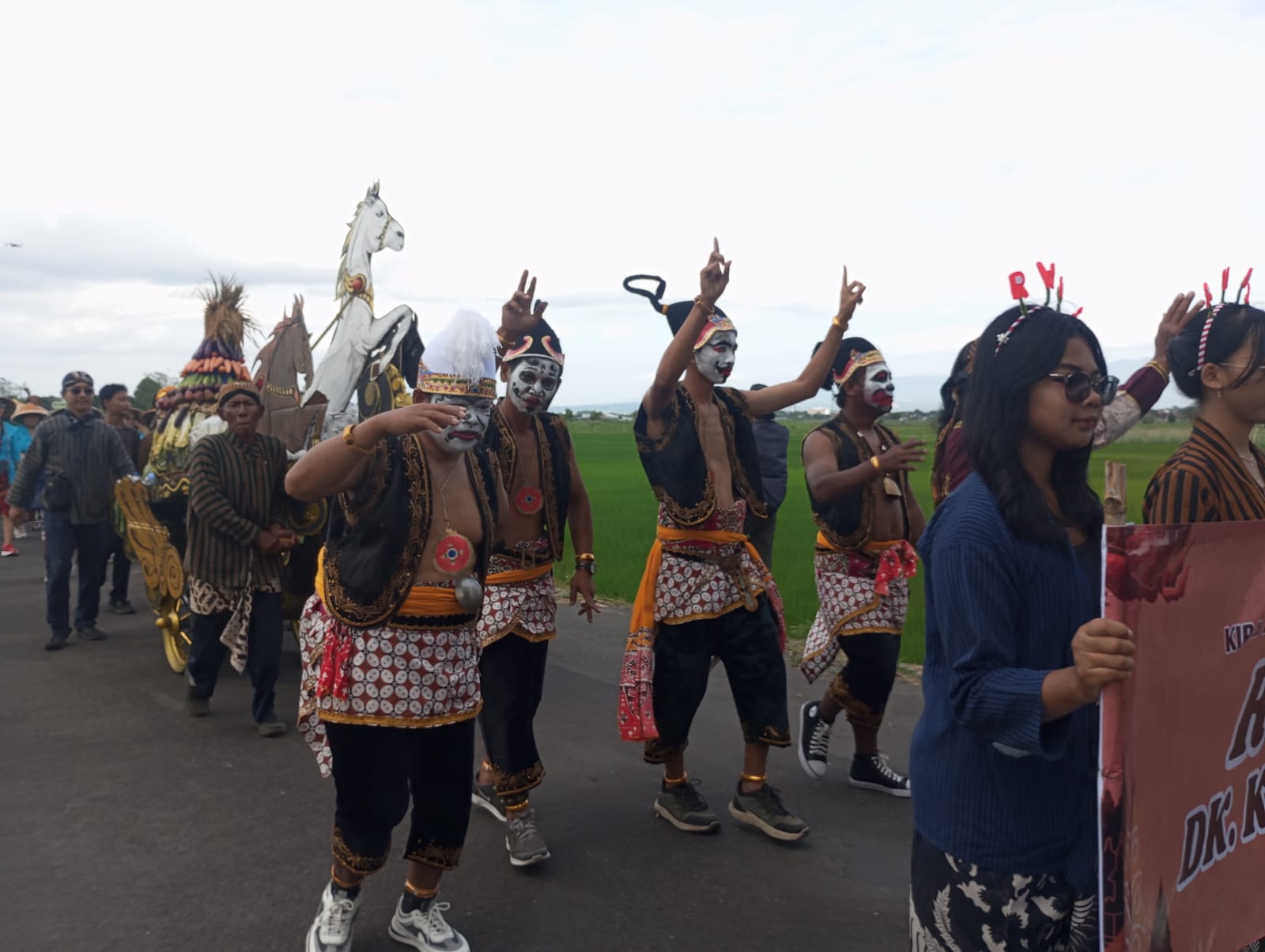 Penampilan Tokoh Wayang dalam kirab Budaya. Foto : Dok. Pribadi.